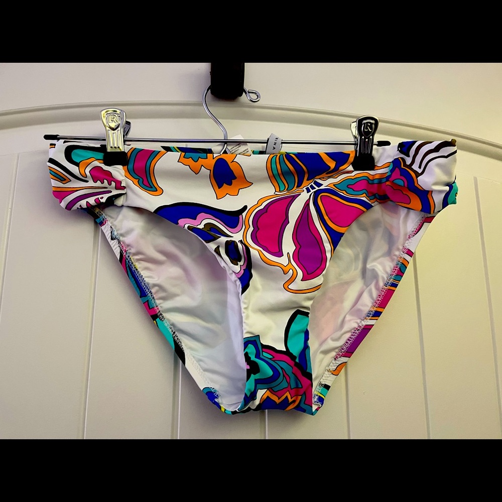 Flower Bikini bottom side scrunched detail